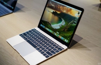 Tác dụng của Touch Bar: bỏ qua quảng cáo khi xem YouTube trên MacBook Pro