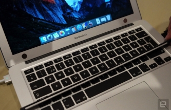 [CES 2017] Phụ kiện cực kỳ gọn nhẹ giúp MacBook Air 13,3 inch có màn hình cảm ứng
